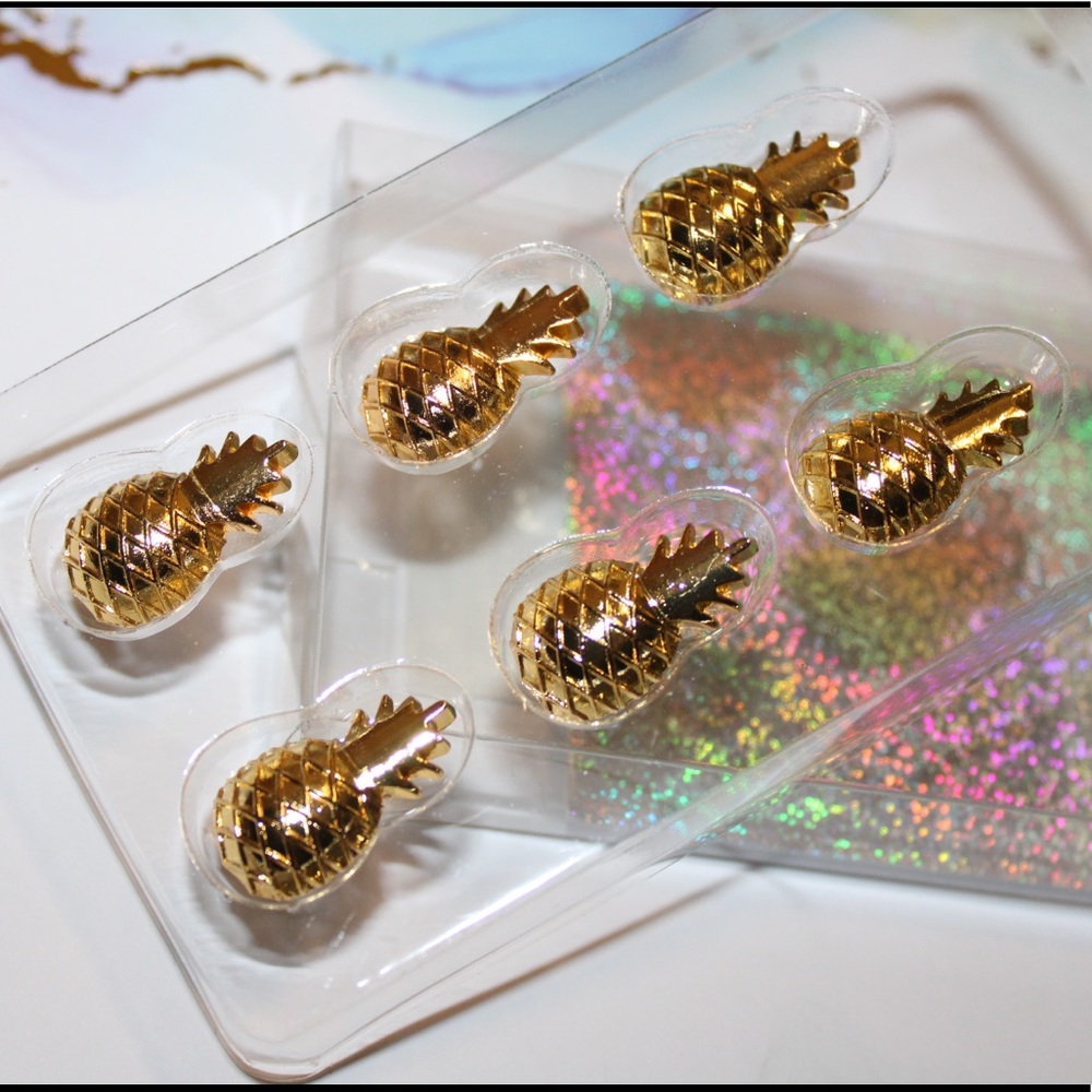 💚3/20$5/25💚GOLD PINEAPPLE PUSH PINS PACK OF 6🍍